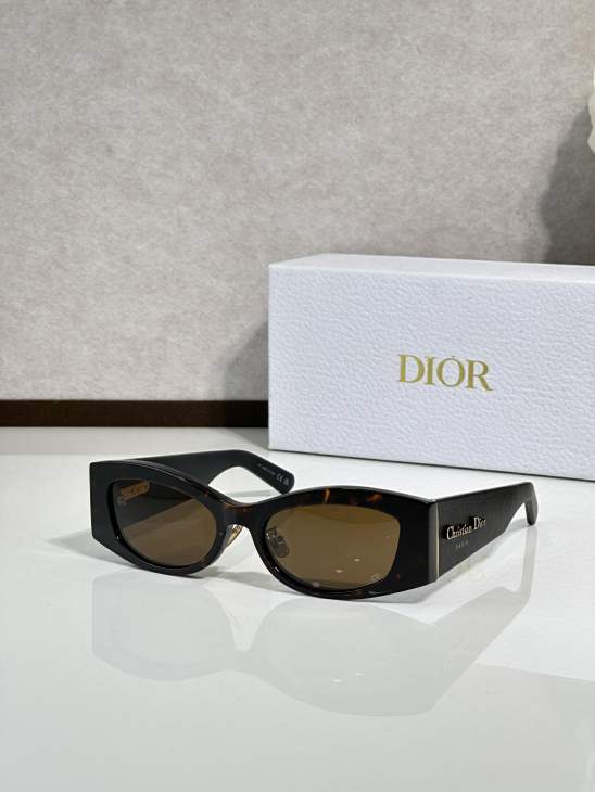 Picture of Dior Sunglasses _SKUfw77097925fw